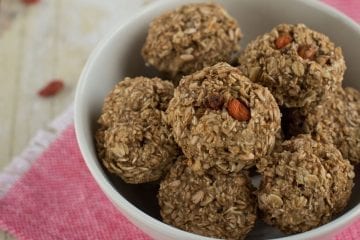 Vegan Oatmeal Cookies with Goji Berries