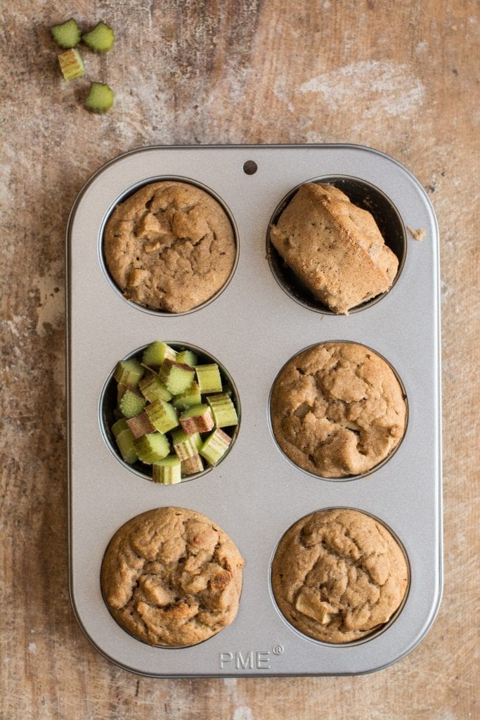 These vegan rhubarb muffins make a perfect breakfast or a lean snack to enjoy in the afternoon with tea. Besides being quick and easy to make, they are also oil-free, sugar-free, dairy-free, gluten-free. 