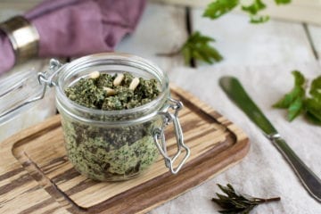 Oil-free Ground elder pesto with pine nuts