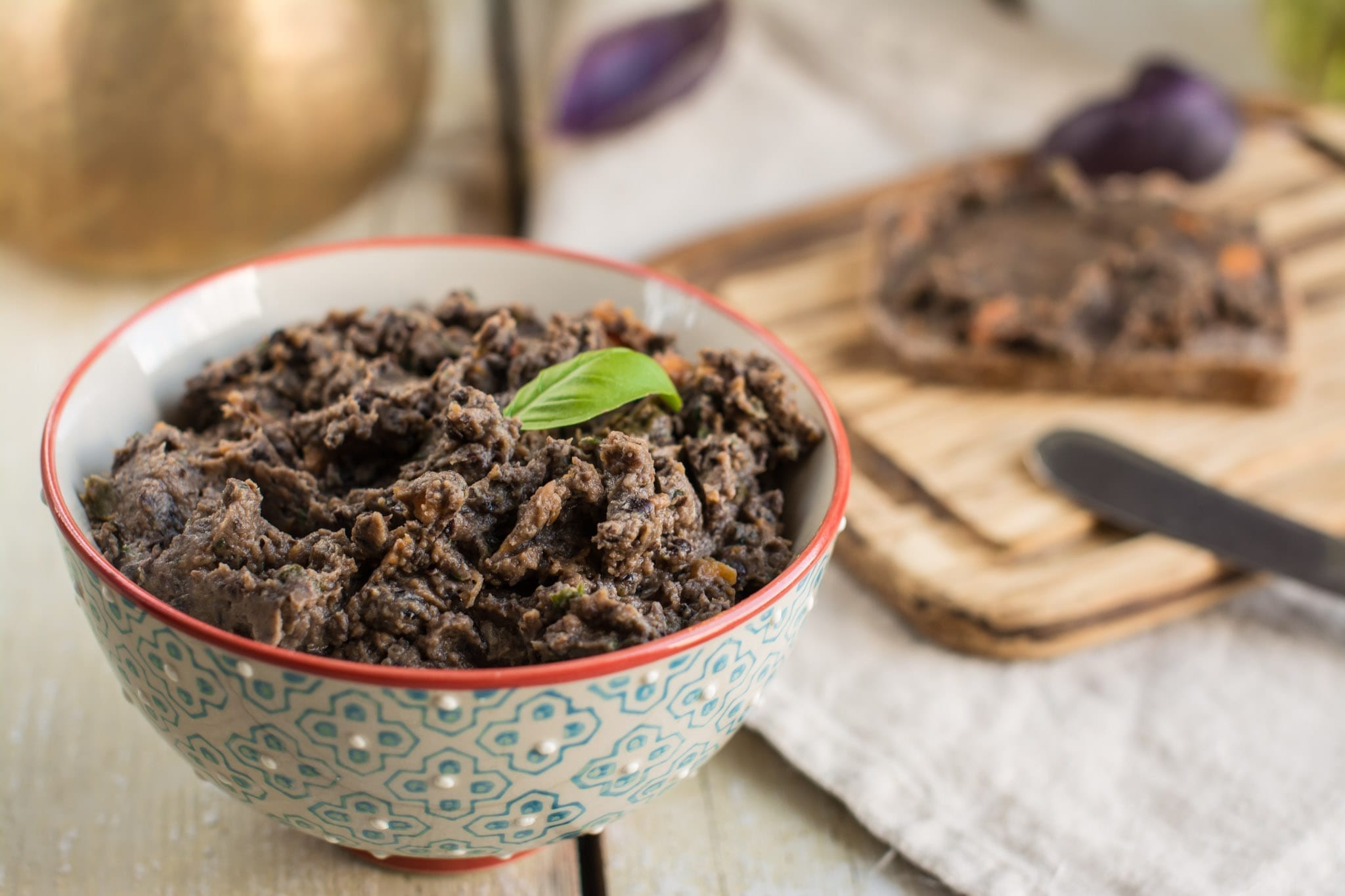 Oil-free black bean hummus with oven-roasted veggies