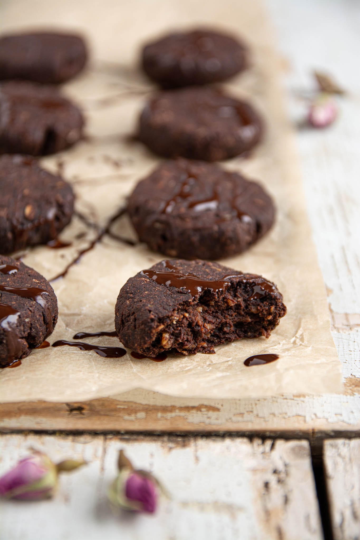 Delicious and hearty really chocolaty vegan chocolate chip cookies that are gluten-free and oil-free. 