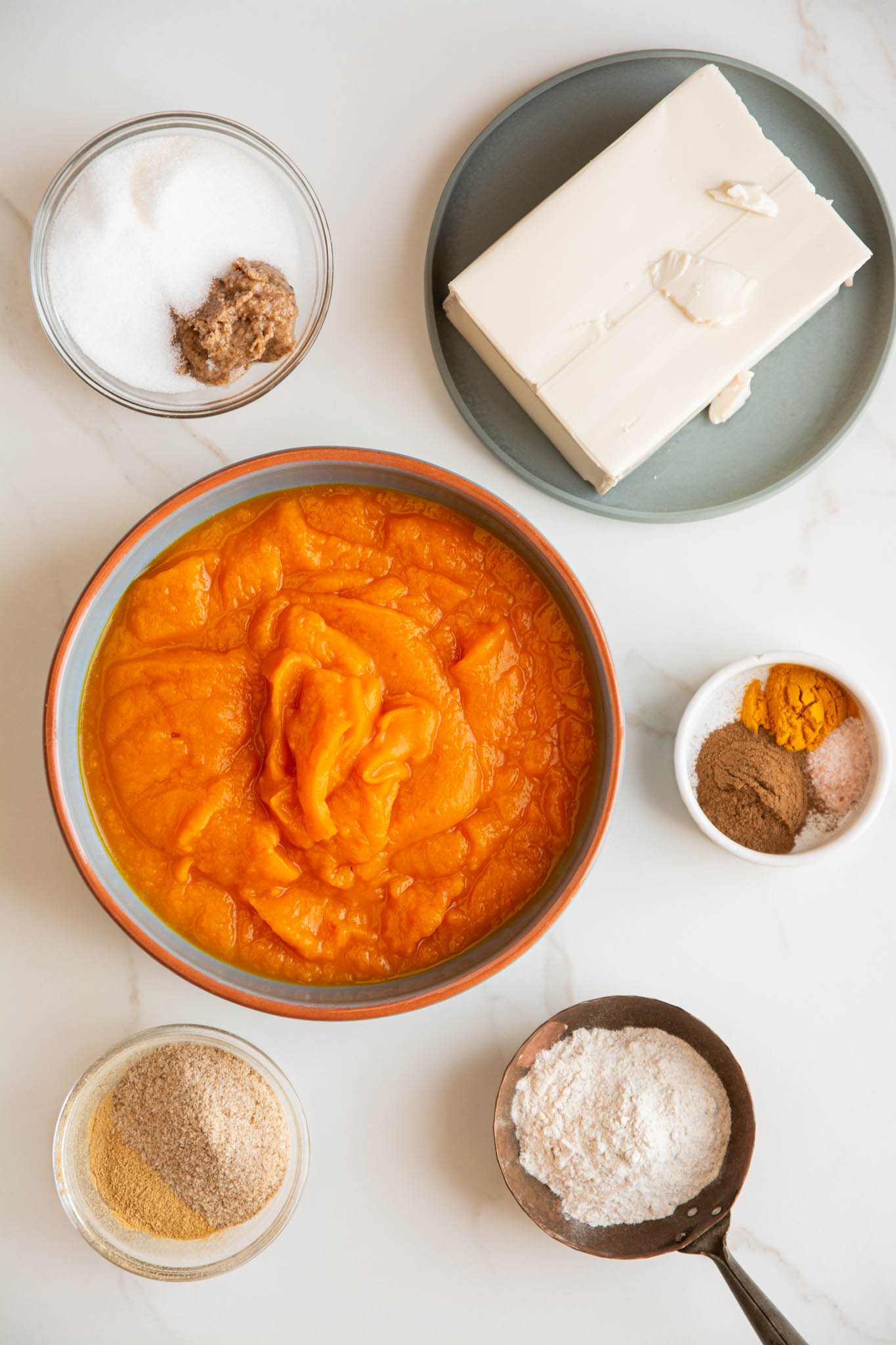 Delicious and healthy vegan pumpkin cheesecake with a silky-smooth texture. It is low-glycemic, gluten-free, oil-free and refined sugar free. Make it with it without crust. 