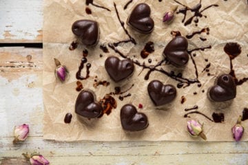 Delicious and decadent raw vegan chocolate candy recipe with a boost of superfoods.