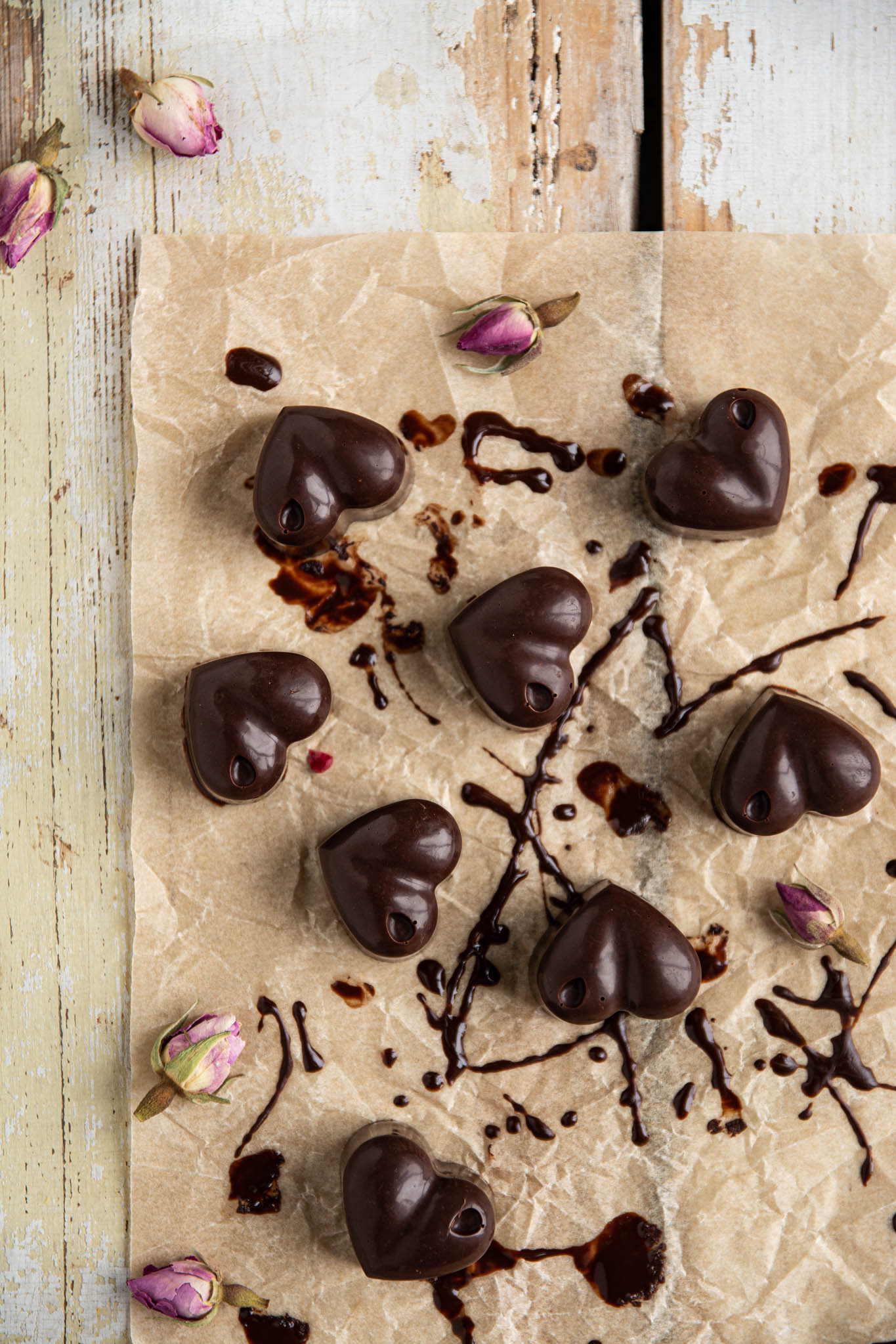 Delicious and decadent raw vegan chocolate candy recipe with a boost of superfoods.