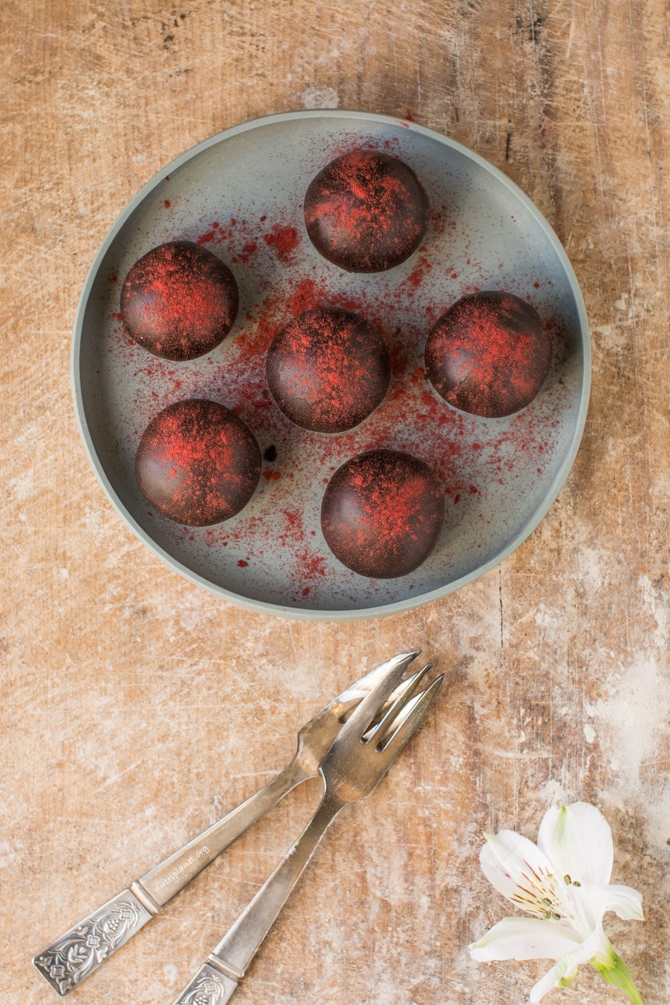 Vegan Chocolate Truffles with Red Wine