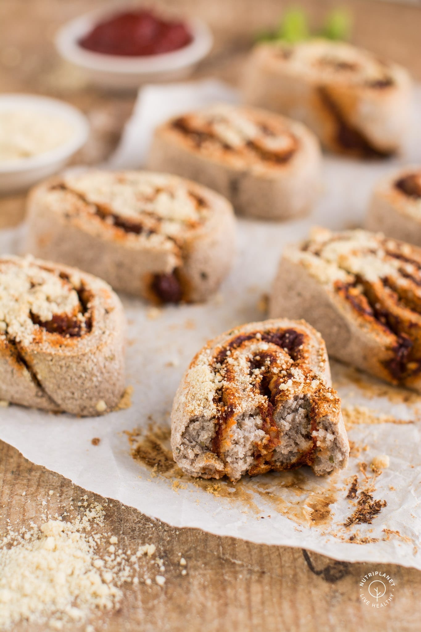 Homemade gluten-free vegan pizza rolls make a healthy savoury bite sized snack for busy weekdays. Furthermore, they are yeast-free and oil-free.