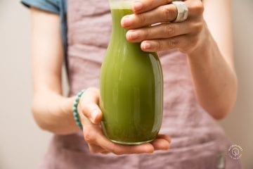 Celery juice benefits, my experience and the correct way to drink it.