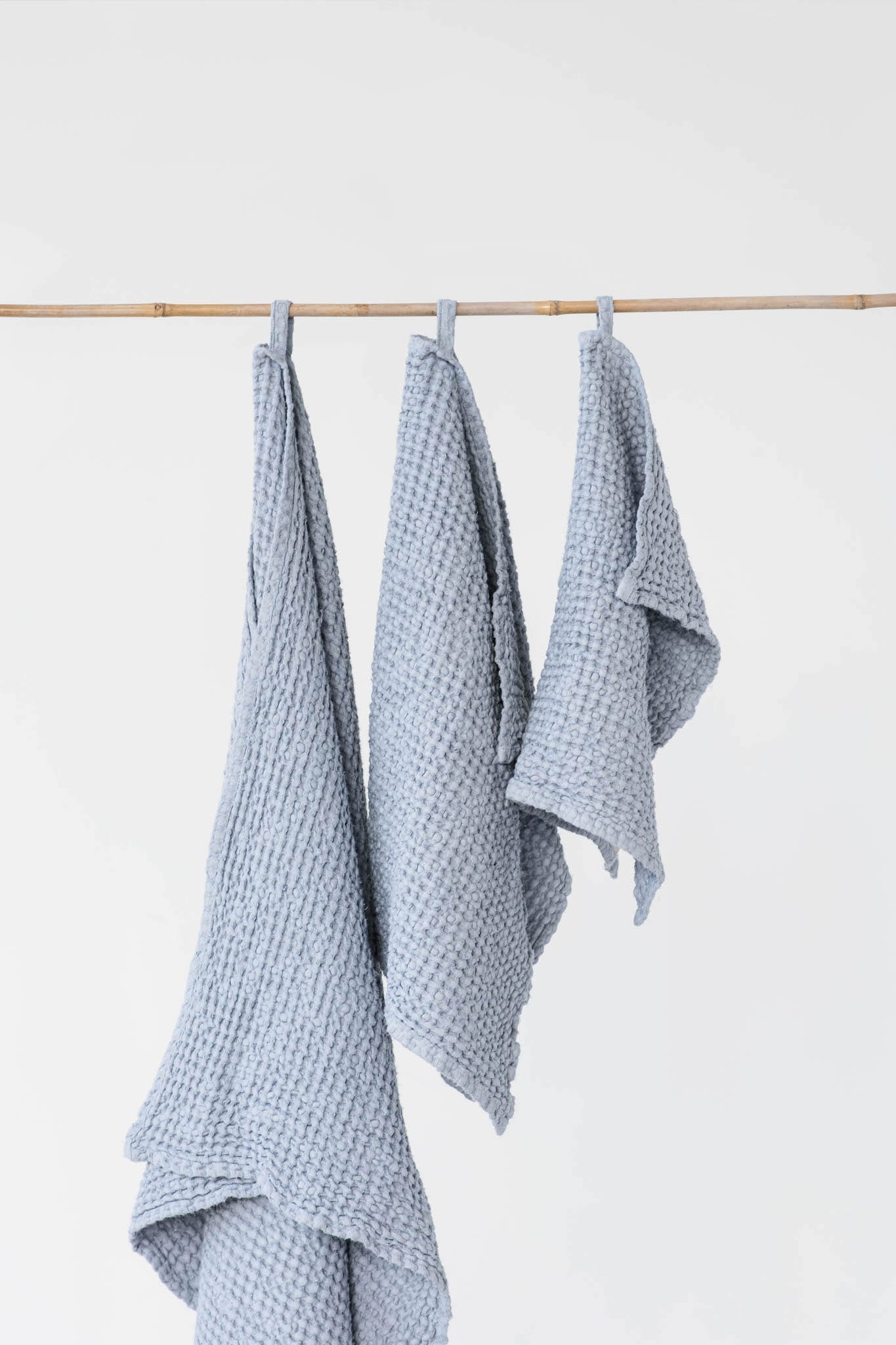 Did you know how linen fabric is made, what are the benefits, or what to look for when choosing good quality linen products? Are you caring for your linen items correctly? Find out!