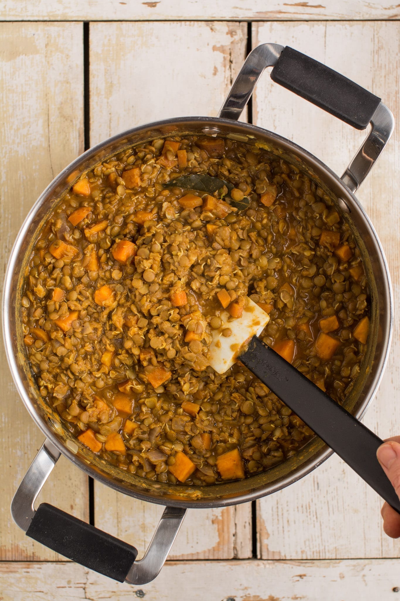 Delicious sweet potato lentil stew is perfect for a weeknight dinner. Ready in 30 minutes. Ideal for meal prepping.