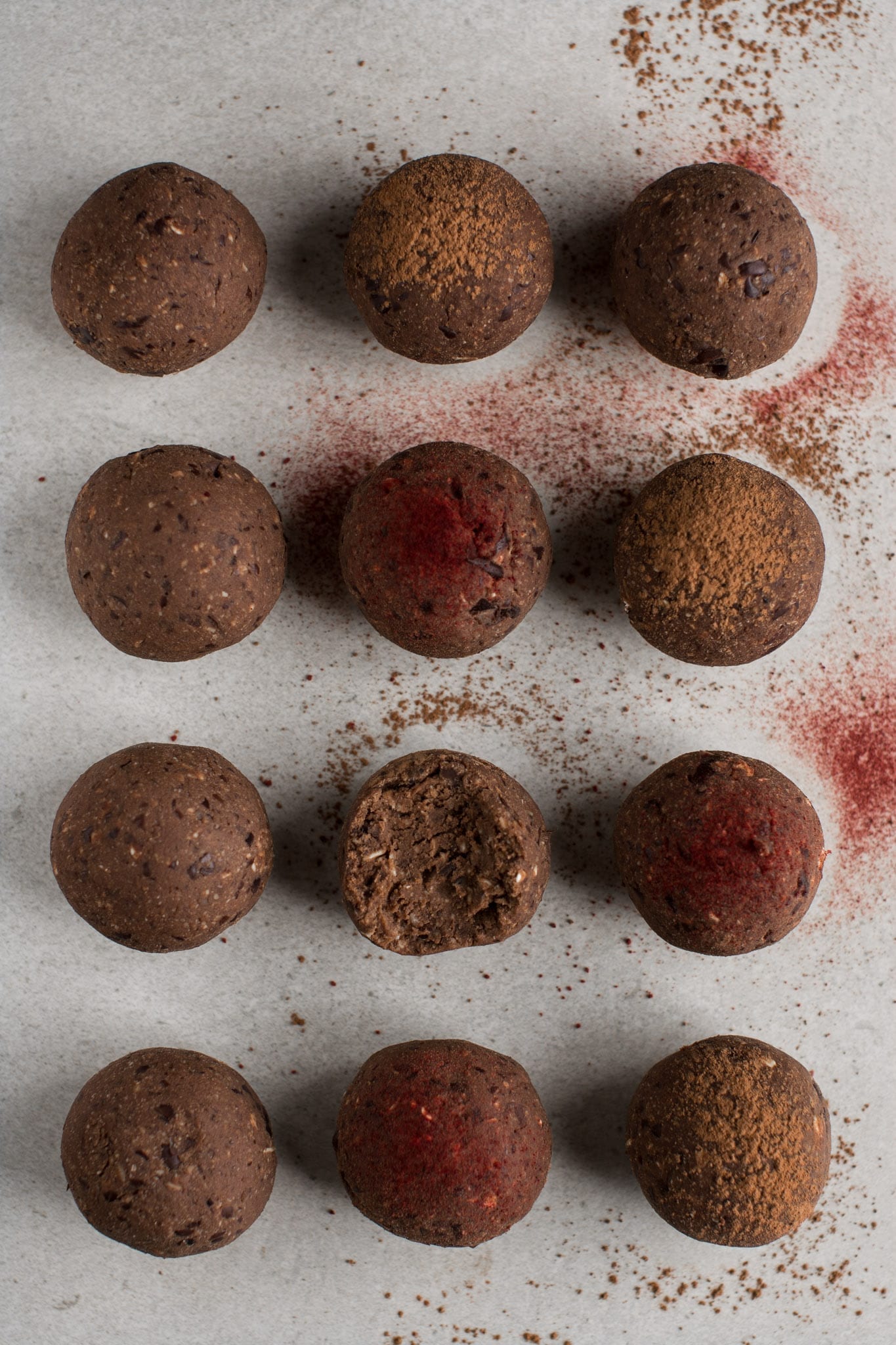 Healthy low-fat no dates chocolate bliss balls that make a great plant-based energy boosting sweet treat. Those energy balls are refined sugar free, oil-free and gluten-free.