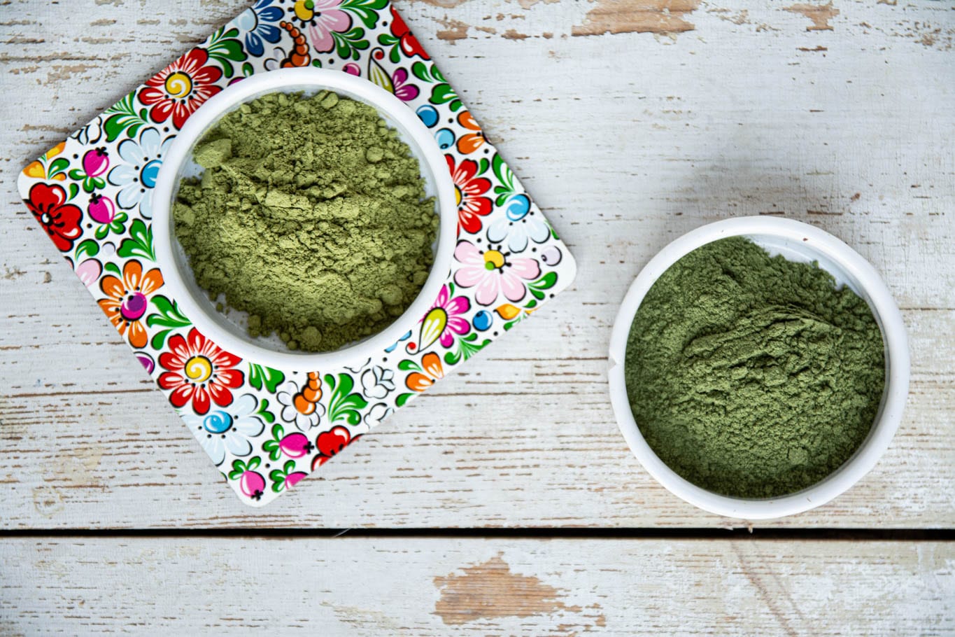 Moringa leaf powder and barley grass powder