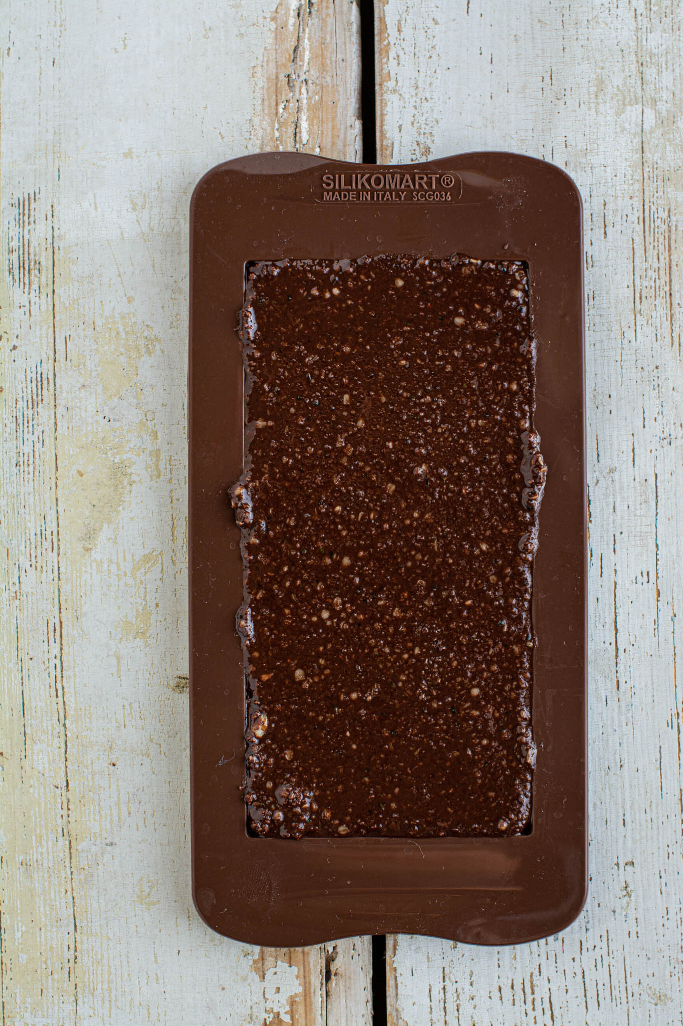 Learn how to make espresso flavoured vegan chocolate bars that resemble Nucao’s espresso chocolate bar but come with a third of the price. You’ll need only 6 ingredients and 15 minutes of your time.