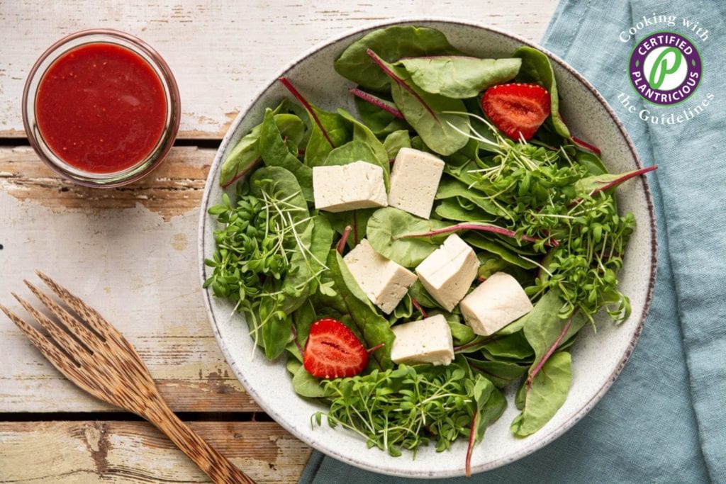 Learn how to make an easy oil-free strawberry vinaigrette dressing for salads. You’ll need a blender or an immersion blender, a handful of ingredients and 10 minutes of your time.