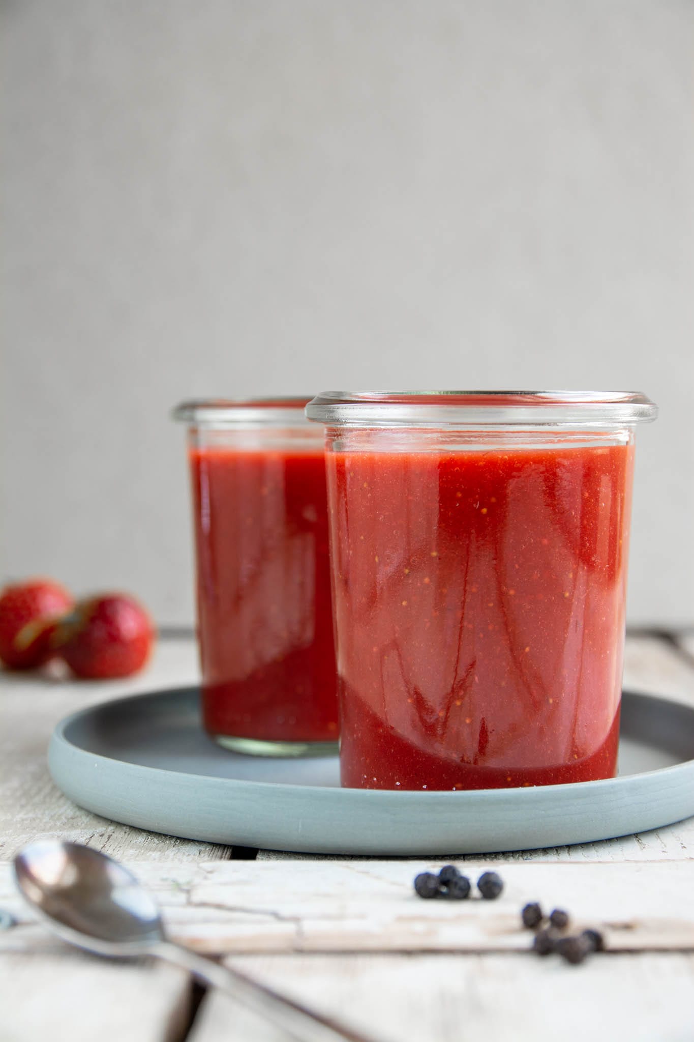 Learn how to make an easy oil-free strawberry vinaigrette dressing for salads. You’ll need a blender or an immersion blender, a handful of ingredients and 10 minutes of your time. 