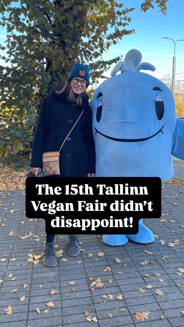 The 15th Tallinn Vegan Fair did not disappoint! 🌱💚
So many delicious discoveries — from no-oil cashew cheeses and chia-based caviar to herbal tonics, ginger shots, and even potato cake (yes, really!).
It’s amazing to see how much creativity and care goes into plant-based innovation these days — every year, it gets better.
And the best part? Meeting the fair’s mascot — a whale named Nele 🐋💫
We clearly share more than just a name — kindness and compassion for all beings.
Feeling inspired, nourished, and proud of how far the vegan community in Estonia has come. 💛
Sending you lots of light and love 🌞💚
Nele
I also welcome you on👧🙋♀️
𝙁𝙖𝙘𝙚𝙗𝙤𝙤𝙠: nutriplanet.health.hub
𝙋𝙞𝙣𝙩𝙚𝙧𝙚𝙨𝙩: nutriplanet
𝙏𝙬𝙞𝙩𝙩𝙚𝙧: thenutriplanet
𝙔𝙤𝙪𝙏𝙪𝙗𝙚: @nutriplanet
May this reach those who are asking.
May it move only where it’s welcome —
and may that be enough.
#TallinnVeganFair #VeganEstonia #PlantBasedLiving #VeganCommunity #VeganDiscovery #VeganFoodFestival #PlantBasedInspiration #OilFreeVegan #HealthyVeganEats #MindfulLiving #veganmesstallinn