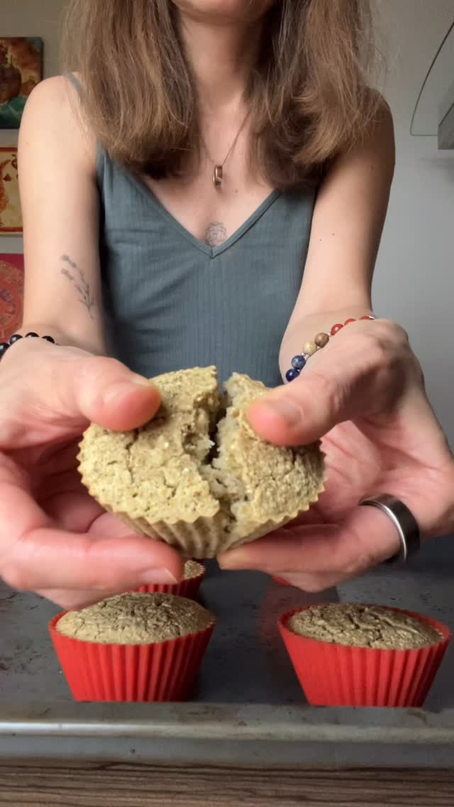 🌿 Savoury Millet–Quinoa Muffins (No flour, no oil — just whole grains!)

If you’ve never baked muffins from whole soaked grains, this is your sign.
These savoury muffins are made with millet, quinoa, almond milk, basil, chia, ACV + baking soda… simple, grounding, and incredibly nourishing.

They’re naturally gluten-free, high in fibre, and perfect for meal prep.
Enjoy them with:
✨ hummus
✨ tofu or tempeh
✨ a bean dip
✨ or even as a sweet bite with nut butter + dates or homemade jam

They store beautifully — and make busy days so much easier.

If you’d like the full recipe + my little tips for getting the texture just right…
👇 comment MILLET and I’ll send it to you

Sending you lots of light and love 🌞💚
Nele

I also welcome you on👧🙋‍♀️
𝙁𝙖𝙘𝙚𝙗𝙤𝙤𝙠: nutriplanet.health.hub
𝙋𝙞𝙣𝙩𝙚𝙧𝙚𝙨𝙩: nutriplanet
𝙏𝙬𝙞𝙩𝙩𝙚𝙧: thenutriplanet
𝙔𝙤𝙪𝙏𝙪𝙗𝙚: @nutriplanet

May this reach those who are asking. May it move only where it’s welcome — and may that be enough.

#milletmuffins #quinoamuffins #savorymuffins #glutenfreevegan #oilfreevegan #wholefoodplantbased #mealprepideas #healthyplantbased #soakedgrains #nutriplanet