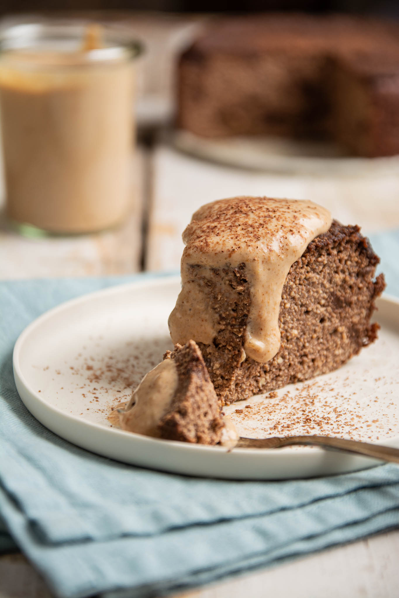 Learn how to make a healthy vegan chocolate cheesecake with chocolate chips and tofu but without crust.