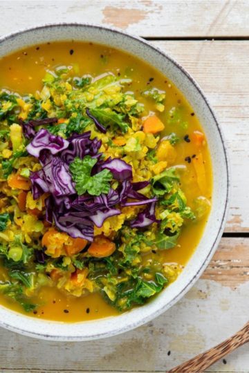 Learn how to make a vegan low glycemic curried red lentil soup with mung beans and kale. It’s a perfectly healthy quick and easy single serving meal to prepare for lunch.