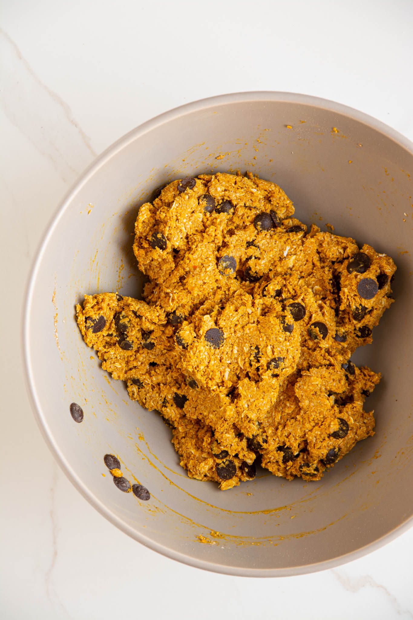 Learn how to make easy vegan pumpkin chocolate chip cookies that are extra fibrous and super satiating. They are excellent with a cup of tea or coffee for breakfast, snack, or as a healthy dessert.