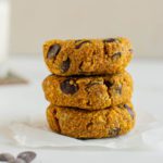 Learn how to make easy vegan pumpkin chocolate chip cookies that are extra fibrous and super satiating. They are excellent with a cup of tea or coffee for breakfast, snack, or as a healthy dessert.