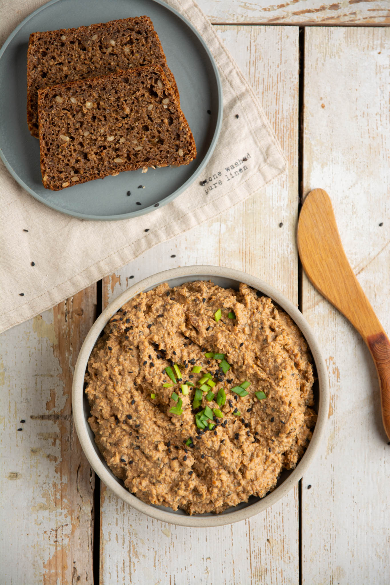 Delicious and easy low glycemic soybean and tofu hummus recipe with tahini. Enjoy the divine Mediterranean flavours of sun-dried tomatoes and dried basil.