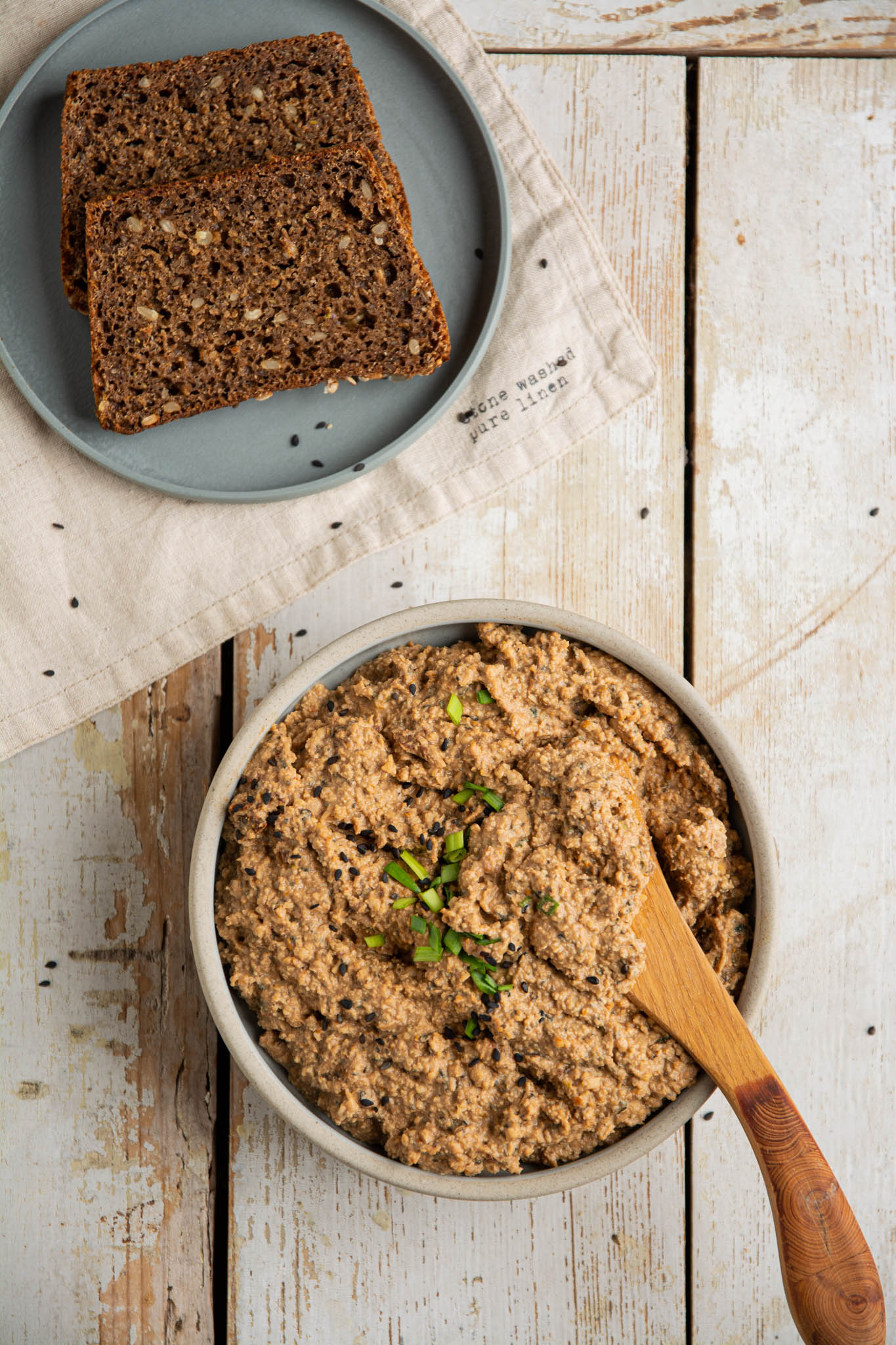 Delicious and easy low glycemic soybean and tofu hummus recipe with tahini. Enjoy the divine Mediterranean flavours of sun-dried tomatoes and dried basil.